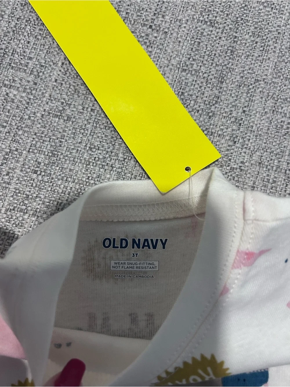 Old Navy Cream Kids Pajama Set with Pink, Blue & Brown Dinosaurs. NWT. Size 3T